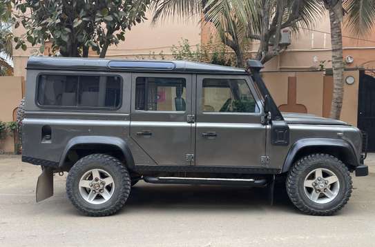 Land Rover Defender 110 Station Wagon 2010 image 2