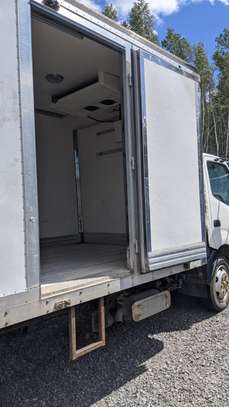 Une robuste camionnette Frigo! image 2