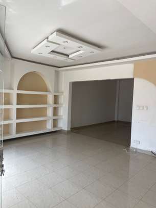 Magasin à louer image 2