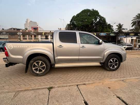 TOYOTA HILUX 2015 image 13