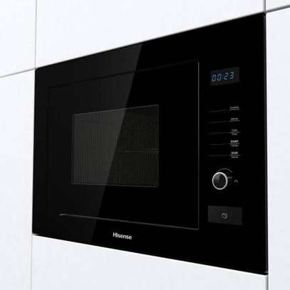 MICRO ONDE 25LITRES HISENSE ENCASTRABLE AVEC GRILLE NOIR image 8