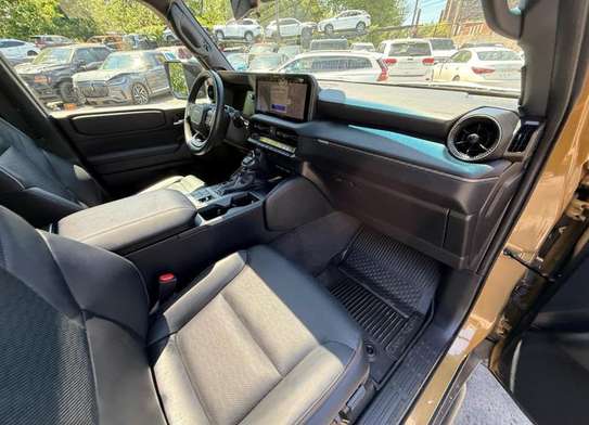 Toyota land cruiser prado hybrid 2024 image 8