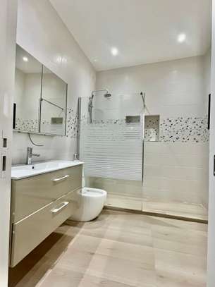 Appartement F4 de 200 m2 à louer au Point E image 3