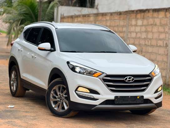 Hyundai tucson image 2
