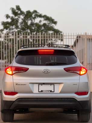 HYUNDAI TUCSON 2018 image 8