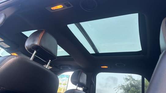 FORD EXPOLORER venant image 9