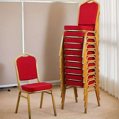 Chaise rouge métal doré rembourrée confort image 2