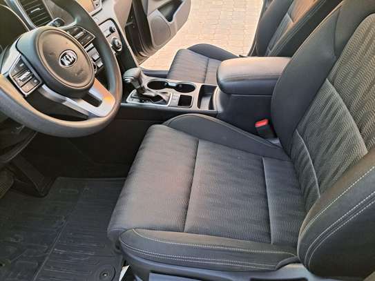 Kia Sportage SUV gris image 4