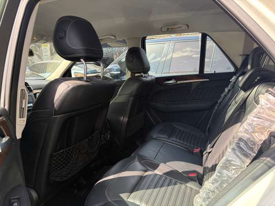 Mercedes GLE 400 2016 SUV blanc spacieux performant image 11