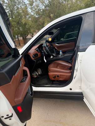 MASERATI LEVANTE  Année : 2018 image 4