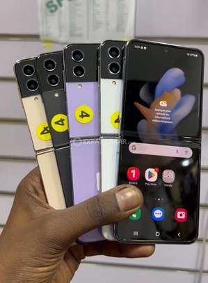 Samsung Galaxy z flip 4 venant 128go ram 8go 5g image 2