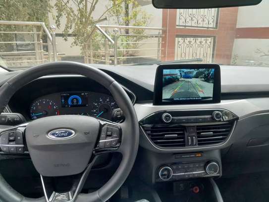 Ford Escape image 9