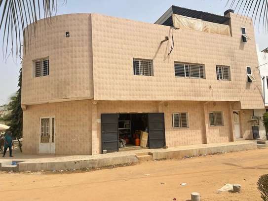 VILLA R+1 à Vendre  253 mètre carré Cité Al bazar Zac mbaw image 10