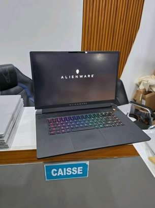 Alienware M17 R5 image 3
