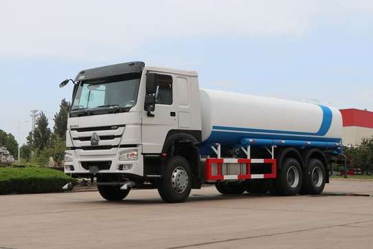 Camion Sinotruk 2024 image 2