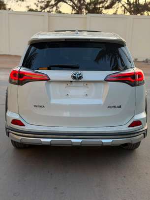 TOYOTA RAV4 image 11