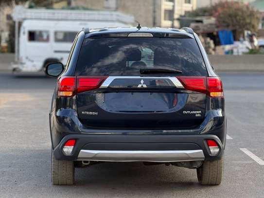 Mitsubishi Outlander SEL 7 places 4 cylindres image 3