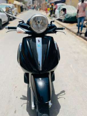 Piaggio Vespa Elettrica 2018 image 2