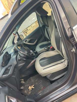 Peugeot 2008 image 6