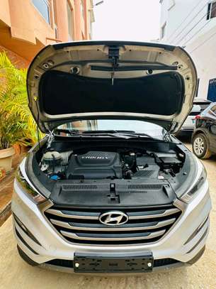 Hyundai tucson 2016 image 2