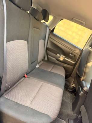 Mitsubishi outlander année 2018 image 11
