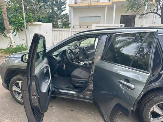 Toyota RAV4 2020 SUV image 4