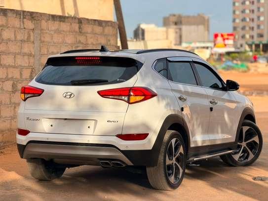 HYUNDAI  TUCSON EVGT  2016/17 image 15