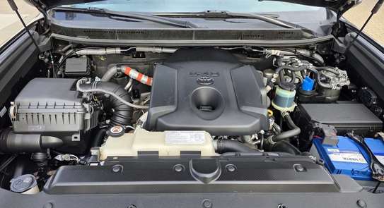 Toyota Parado image 6