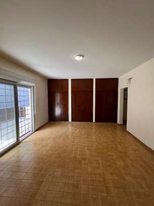 Villa R +1 à vendre au point e image 3