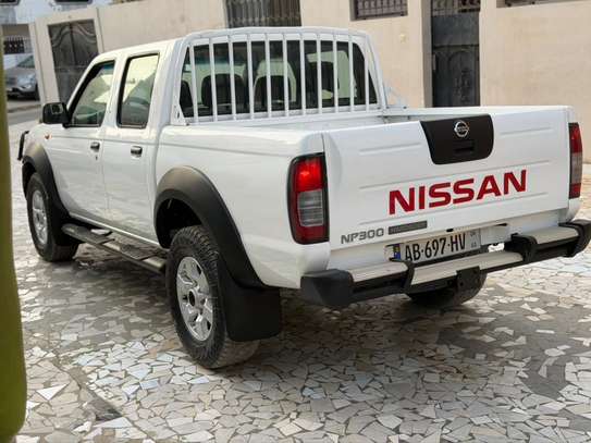 Nissan hardbody image 8
