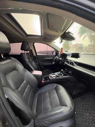 Mazda CX-5 SUV 5 portes gris métallisé moderne image 7