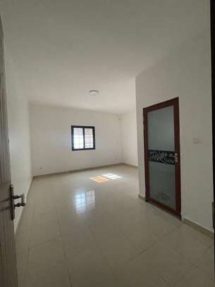F3 de 150 m² à vendre corniche ouest ouakam image 9
