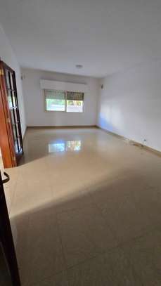 Villa R+1 de 250m², TF, Sipres Mermoz image 3