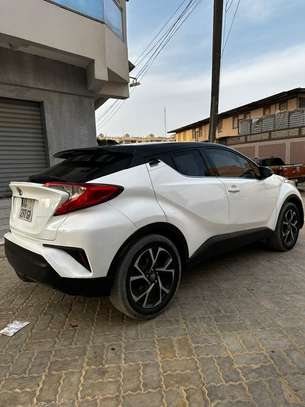 *Toyota CHR*  Année 2017 image 3