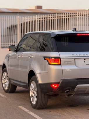 Range Rover Sport HSE Td6 année 2017 image 14