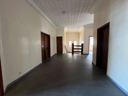VILLA à louer aux Almadies zone de recasement image 3