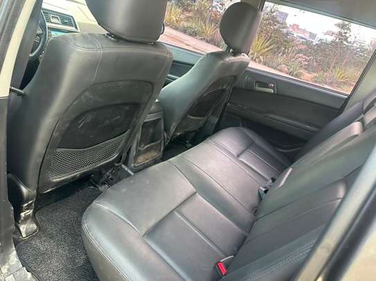 SsangYong Korando 4x4 Gris SUV robuste et confortable image 9