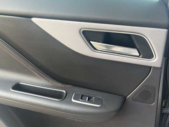 Jaguar F-Pace 2019 SUV gris métallisé image 10