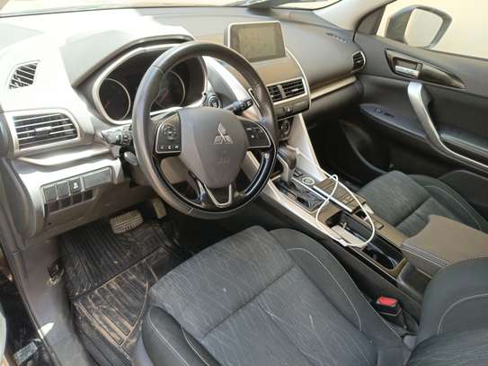 Mitsubishi Eclipse cross SE image 4