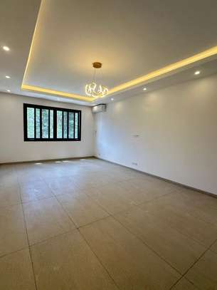 À LOUER - Magnifique Appartement F4 de Standing au Point E image 3