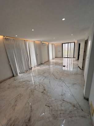 Appartement de 7 pièces pour bureau à louer image 14