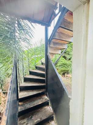 Villa a démolir sur une surface de 688m2 aux Almadies image 12