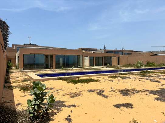 Villa neuve de 1000 m² pied dans l' eau Almadies image 11
