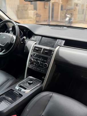 Land Rover Discovery 2017 image 3