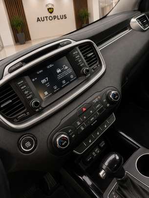 Kia Sorento 2017-18 full options image 12