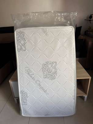 Berceau et Matelas (encore emballer dans le sachet) image 2