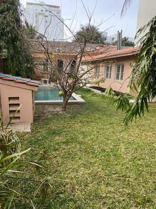 Villa TF avec piscine a vendre au Point E image 2
