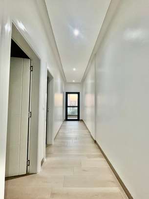 Appartement F4 de 200 m2 à louer au Point E image 6