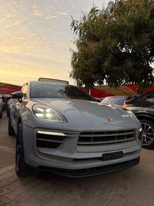 Porche Maccan image 2