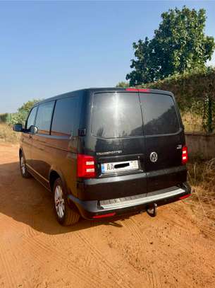 Vends Volkswagen Transporter T6 - Idéal Transport VIP image 2
